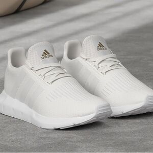 Adidas Swiftrun Gamecourt 2 Women’s Sneakers size 7.5